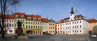 b) Hradec Králové