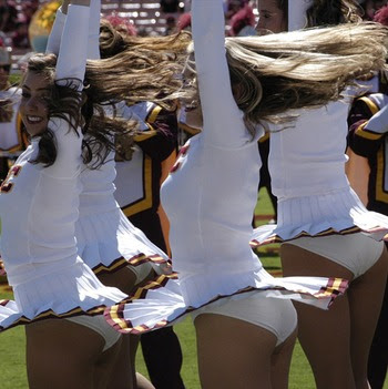 Notre Dame Subway Alumni Station: Southern Cal Song Girls