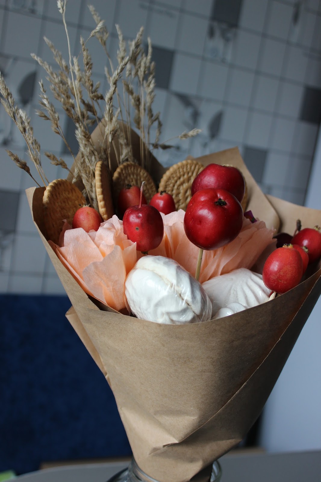 вкусные букеты своими руками. букет из фруктов и сладостей. букет из фруктов. съедобный букет пошагово. букет из фруктов пошагово.