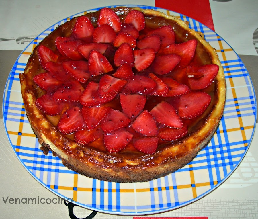 Cheesecake con carpaccio de fresas