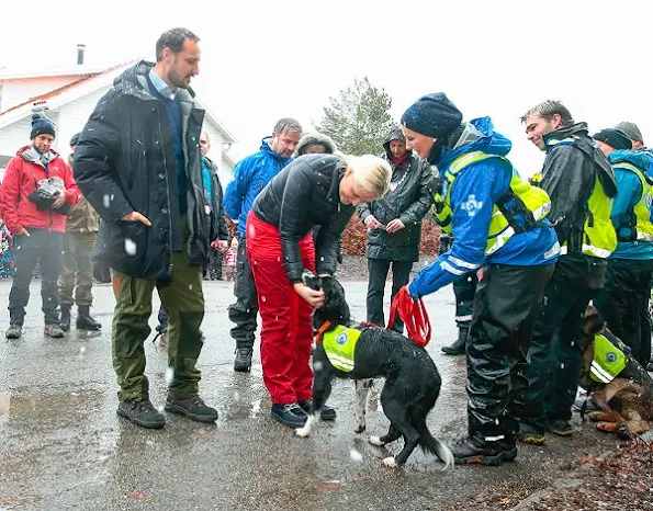 Crown Prince Haakon and Crown Princess Mette-Marit visited Norwegian Rescue Dogs (Norske Redningshunder)