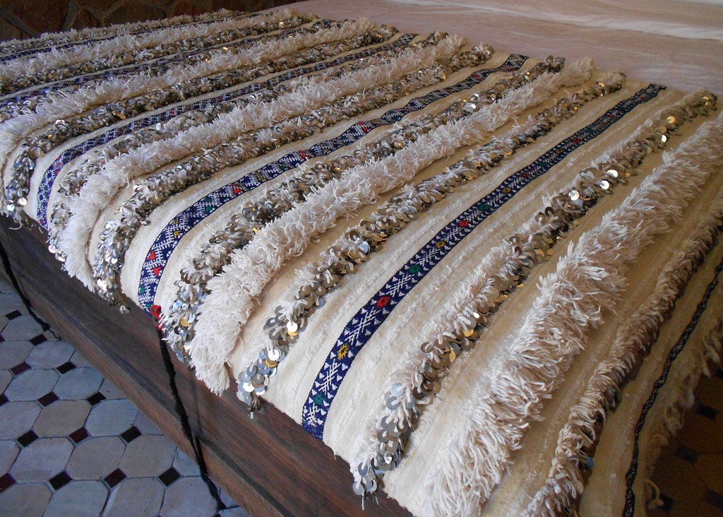 Mmorocco: Moroccan Wedding Blanket or Handira Boutique