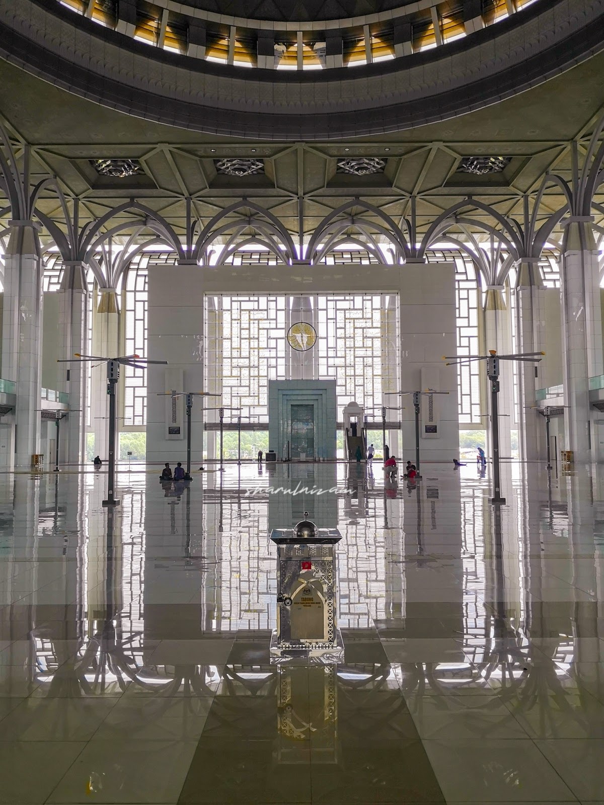 Ruang solat utama Masjid Tuanku Mizan Zainal Abidin, Putrajaya