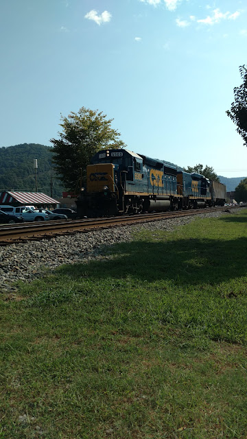 CSX train going through Montgomery, WV