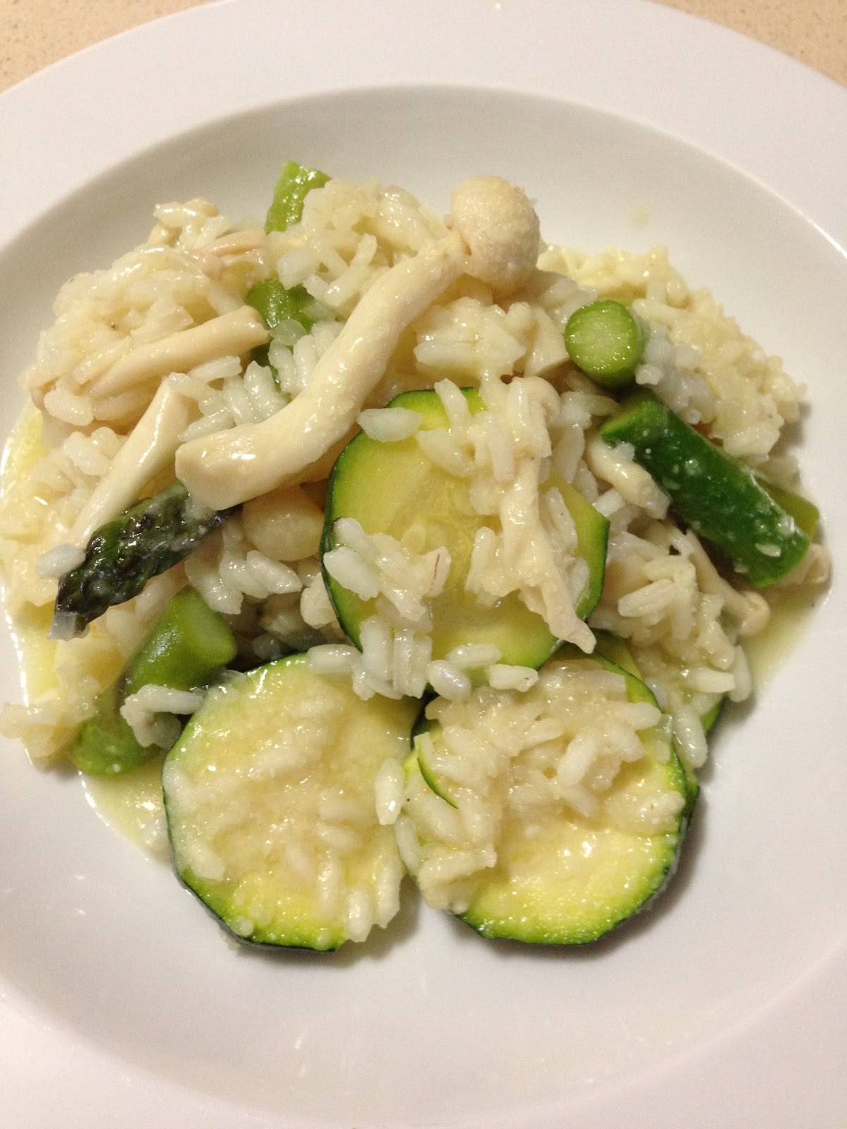 Con mucho gusto Mario Risotto con Setas Shimeji, Espárragos y Calabacín