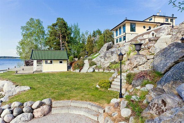 Casa Con Diseño Minimalista Pero Imponente, Cerca Del Lago Mälaren en