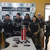 Polícia Militar apreende duas armas de fogo durante abordagens em bar na cidade de Bom Sucesso