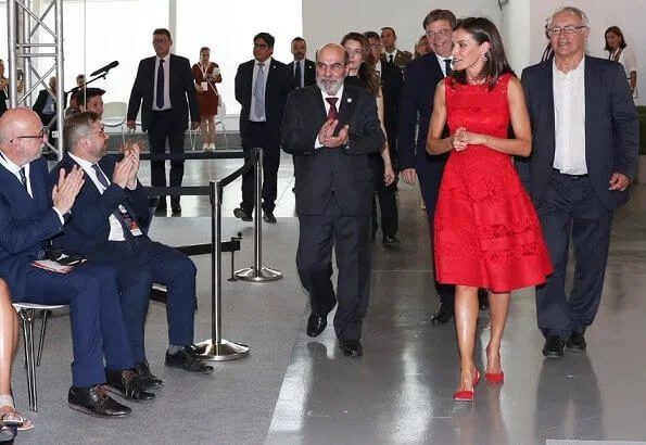 Carolina Herrera lace dress from fall 2016 collection. Queen Letizia wore a red lace midi dress by Carolina Herrera.