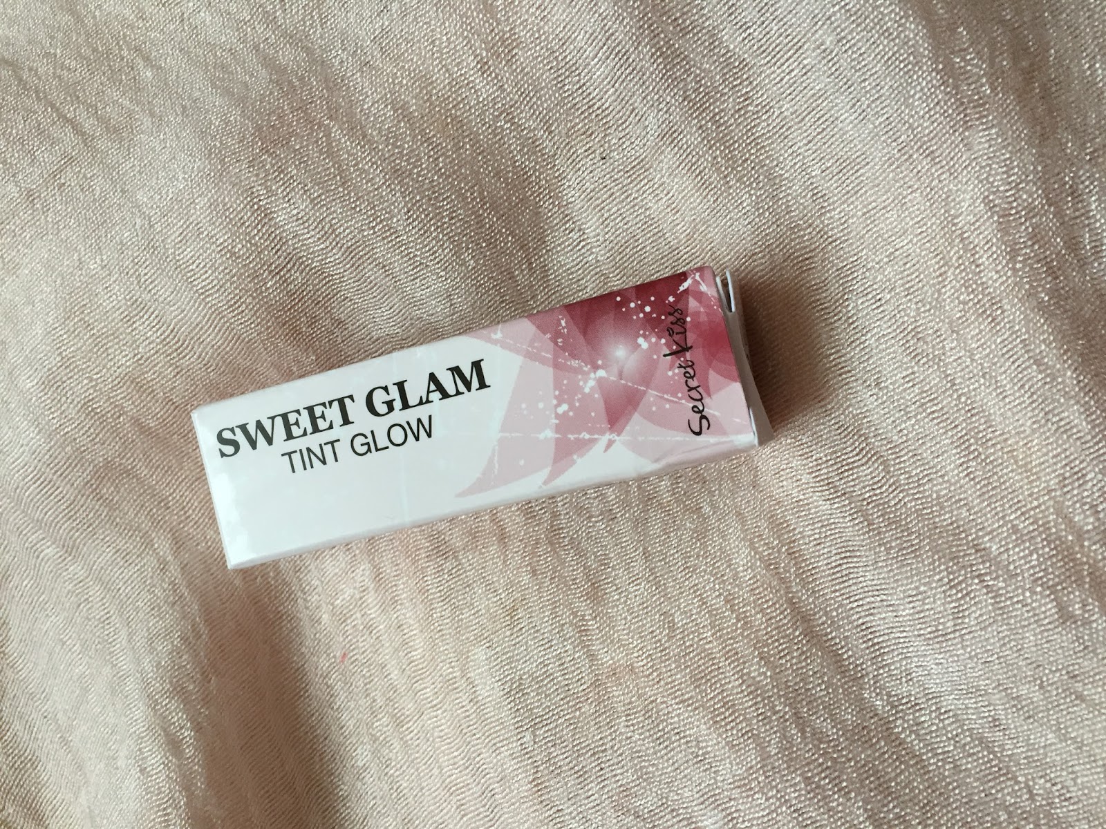 Glam tint. Мбл суперстей основа под макияж glow tint 03.