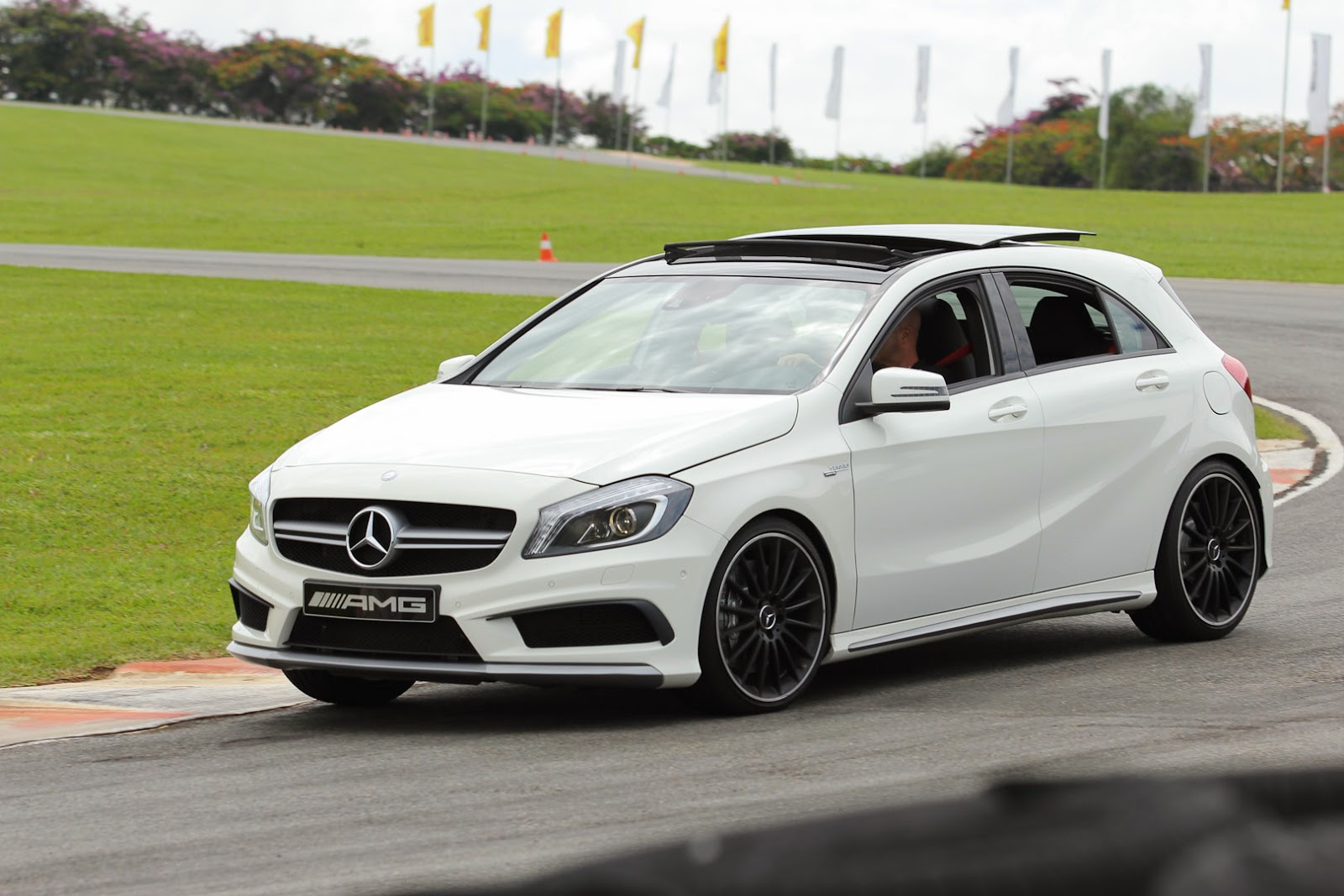 Mercedes Classe A MercedesBenz Classe A 45 AMG no Brasil Mercedes Classe A MercedesBenz Classe A 45 AMG no Brasil