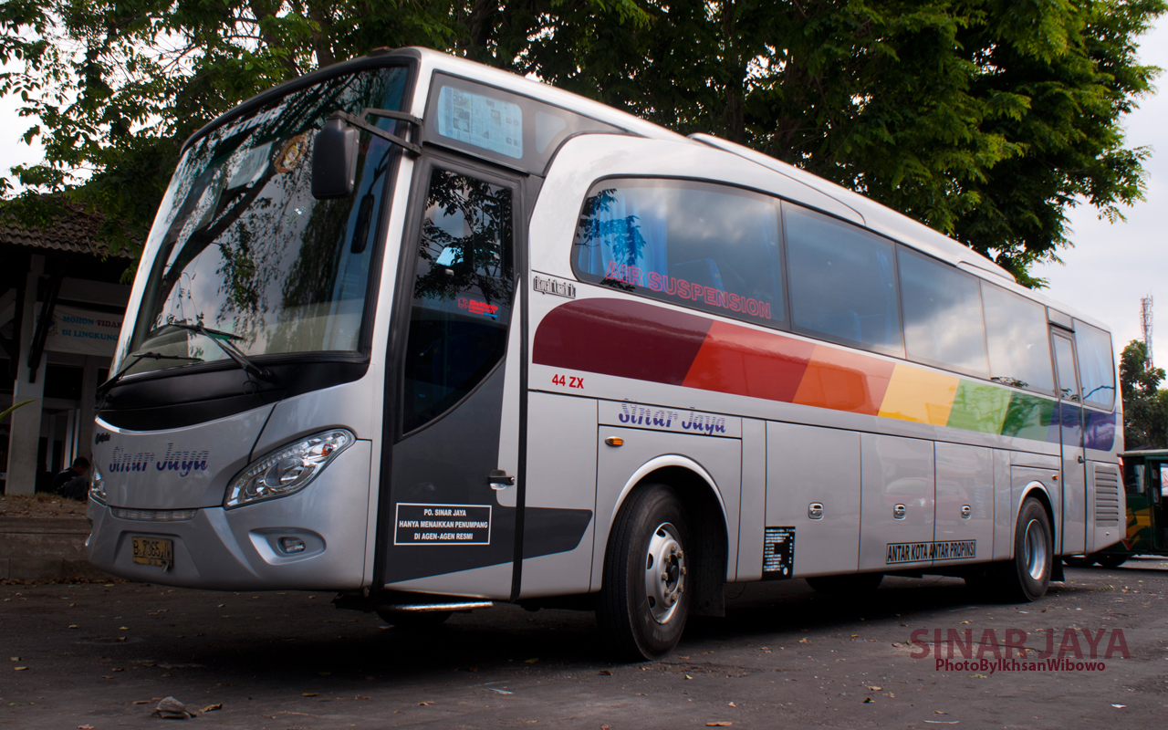 Garasibis PO Sinar Jaya Jetbus By Adi Putro Bus Pariwisata