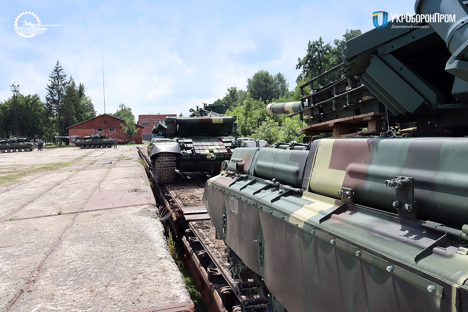 ЛБТЗ передав військовим партію модернізованих Т-64