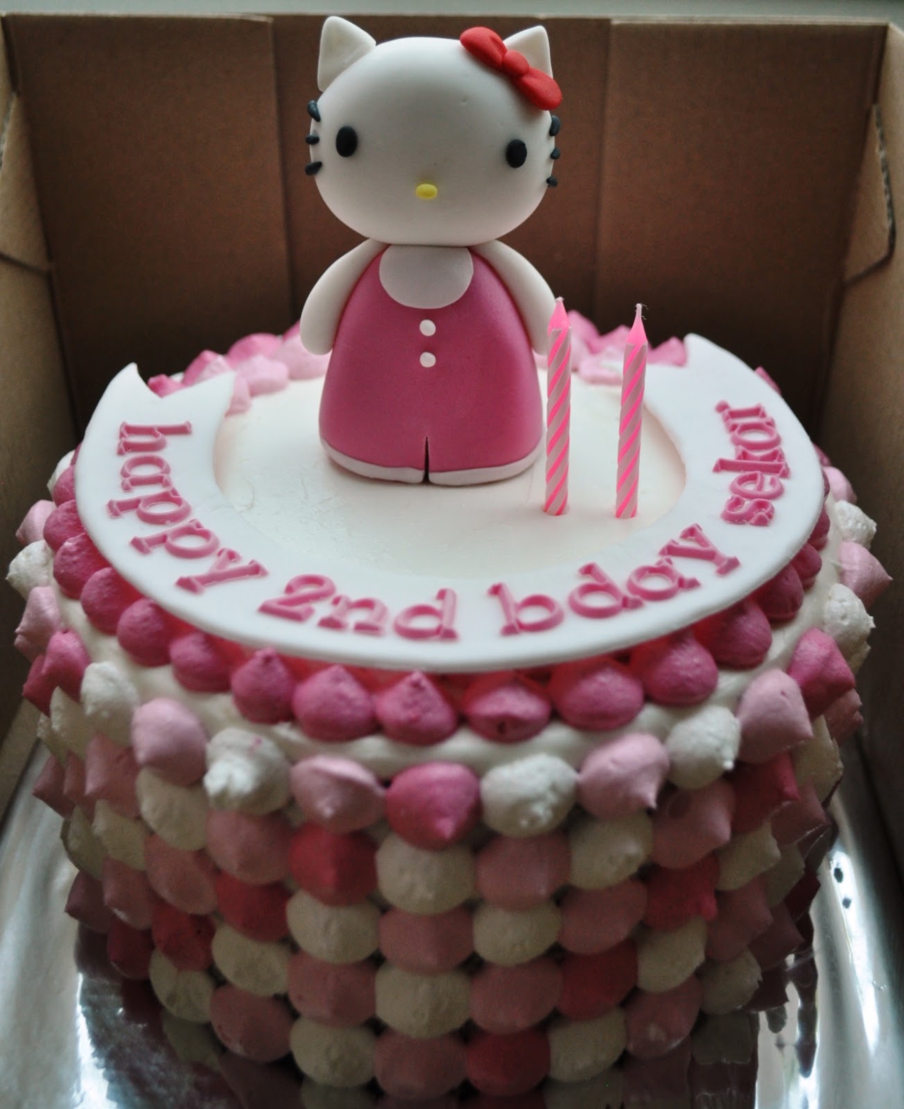 momatoye-hello-kitty-cake