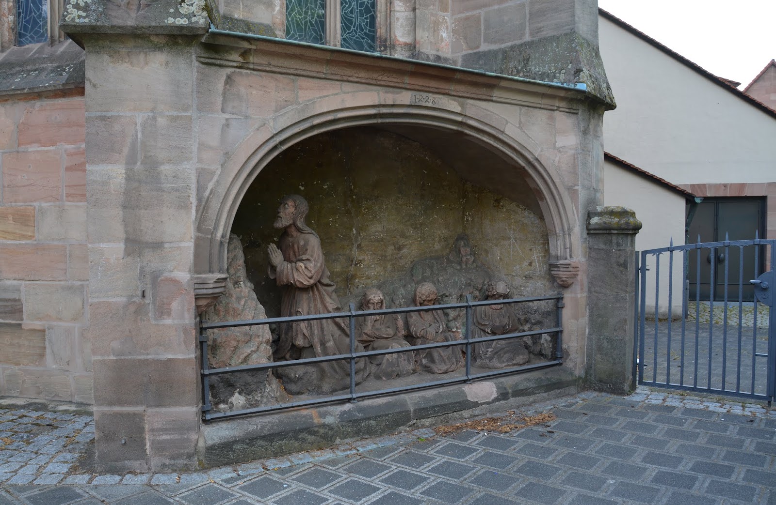 Nürnberginfo Kirche St. Leonhard mit Friedhof