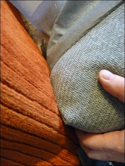 encaixando no sofa o tecido