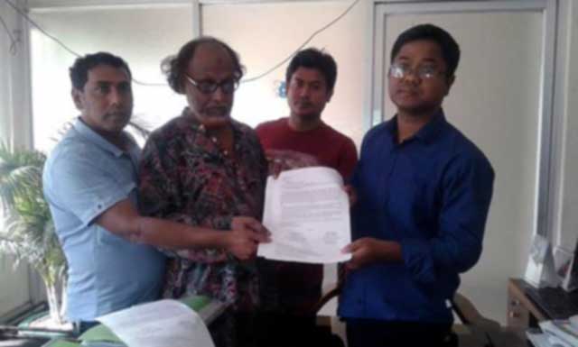 demand to reduce boat rent in river crossing in Roumari রৌমারীতে নদী পারাপারে নৌকা ভাড়া কমানোর দাবীতে স্বারকলিপি প্রদান