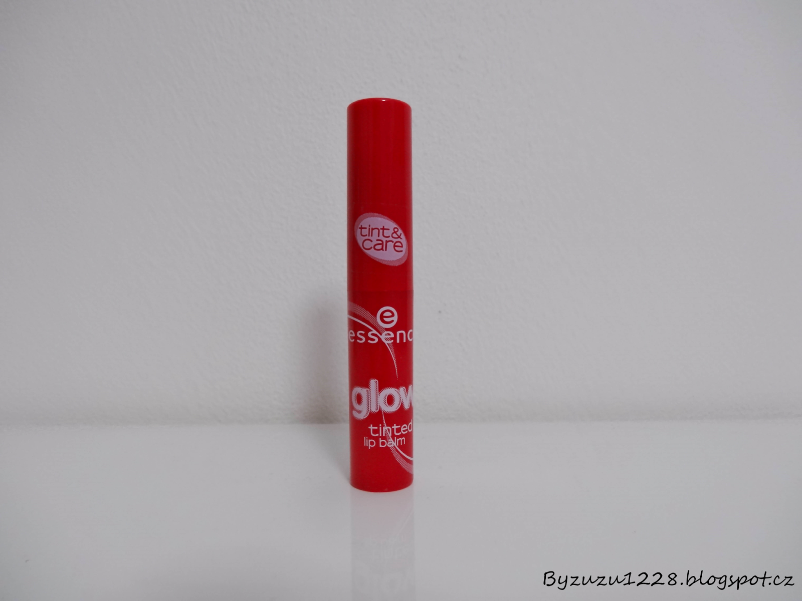 By zuzu Essence Glow tinted lip balm aneb zajímavý rtěnkobalzám )