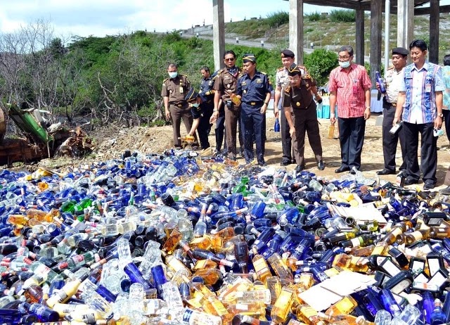 8000 Botol Miras Senilai Rp1,4 M Dimusnahkan