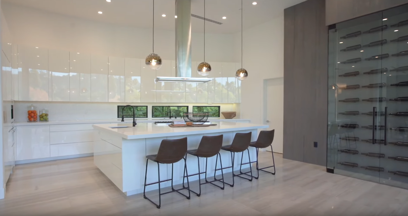 41 Photos vs. Modern Architectural Marvel in Beverly Hills, California | Sotheby's International Realty - Luxury Home & Interior Design Tour 41 Photos vs. Modern Architectural Marvel in Beverly Hills, California | Sotheby's International Realty - Luxury Home & Interior Design Tour