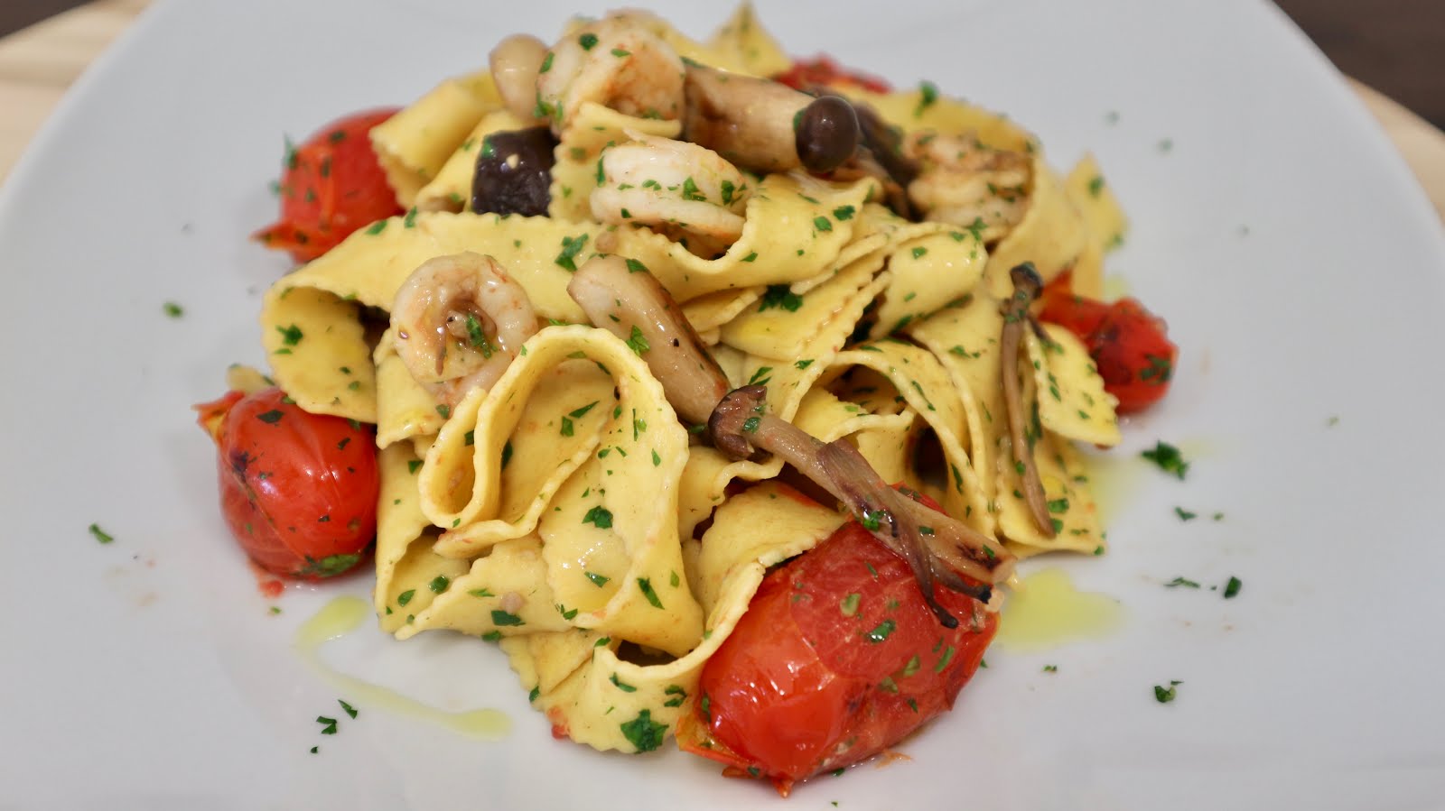 PASTA CON SETAS Y GAMBAS PASTA CON SETAS Y GAMBAS