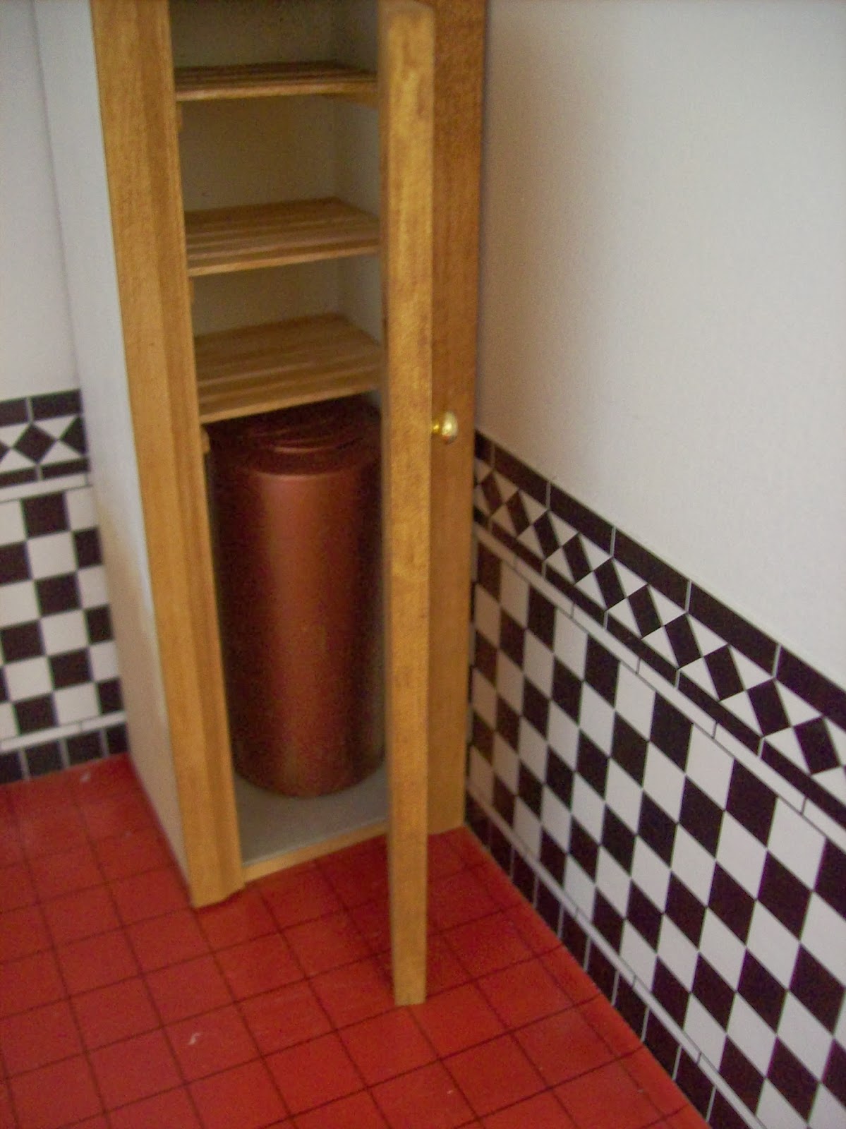 MOUNTFIELD DOLLSHOUSE Making an airing cupboard