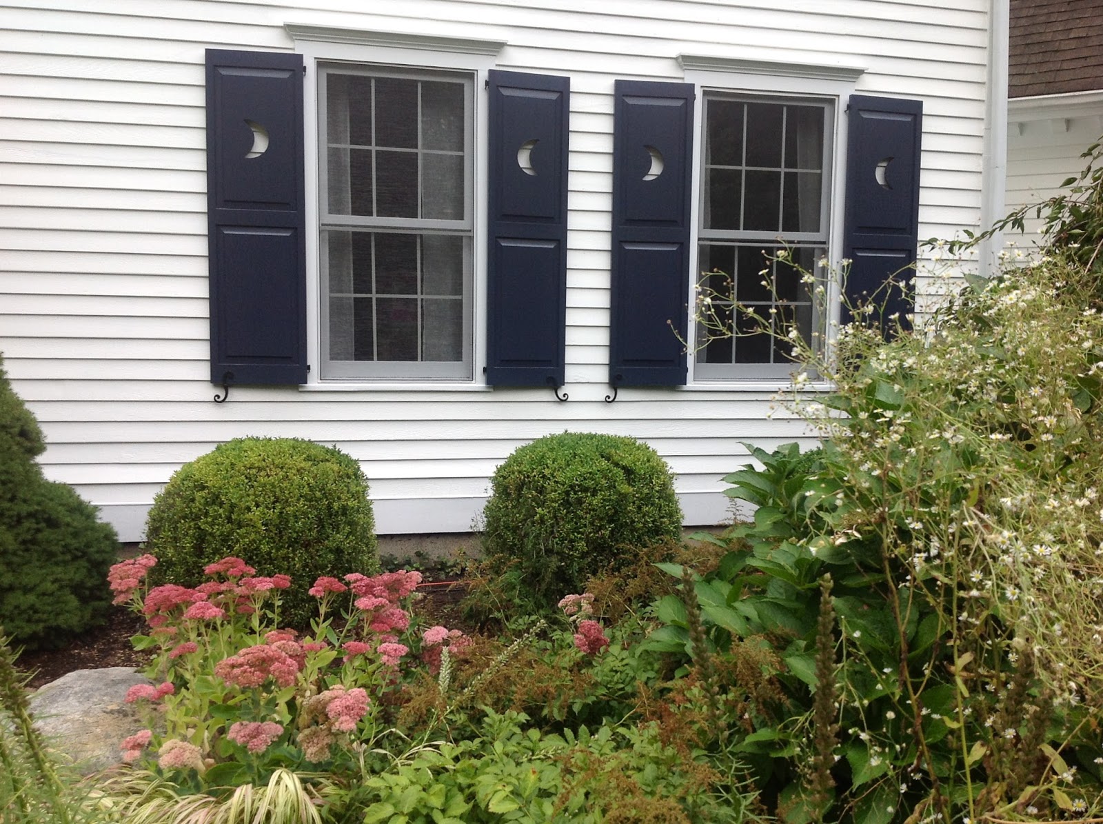 Color Forte Benjamin Moore Simply White And Hale Navy Exterior Paint
