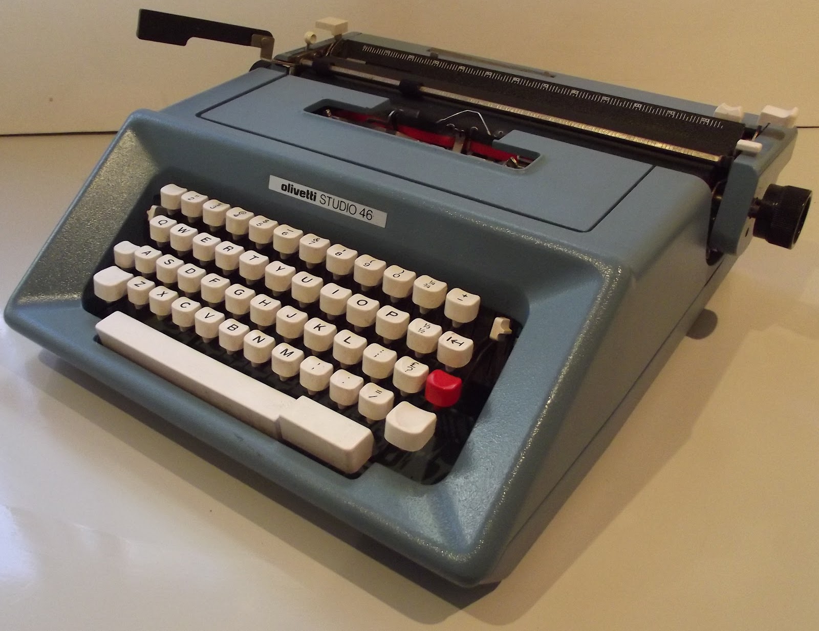 Vintage Typewriter Olivetti Studio 46 with Spanish Keyboard.