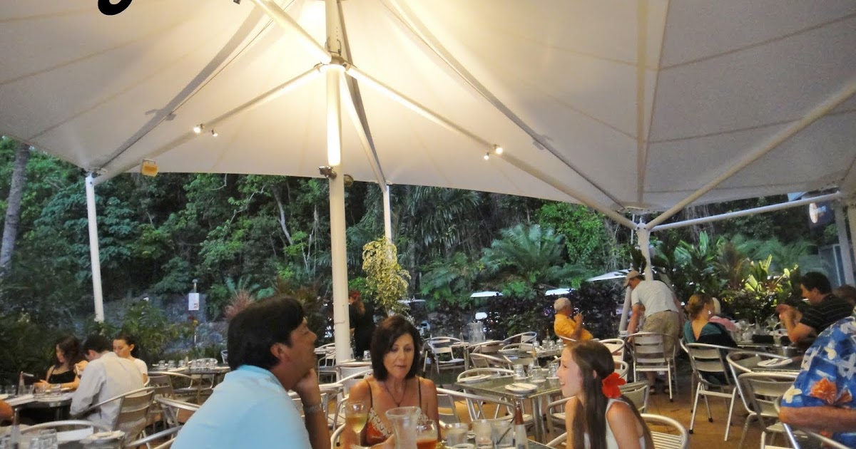 Hungry Kittens Christmas on Hamilton Island Dinner at Manta Ray Cafe