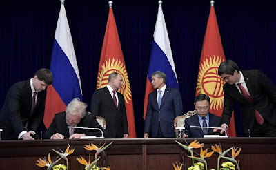 Vladimir Putin, Almazbek Atambaev, diplomats.