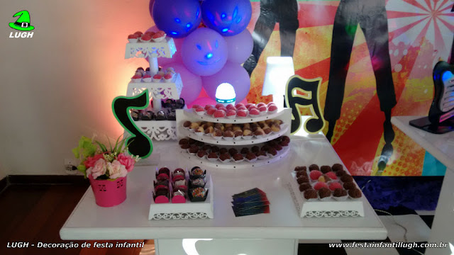 Discoteca - Decoração provençal simples para festa infantil feminina Decoração tema Discoteca para festa infantil feminina - temas - aniversário