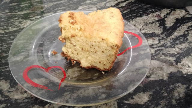 Bolo de Fubá com Erva Doce Bolo de Fubá com Erva Doce