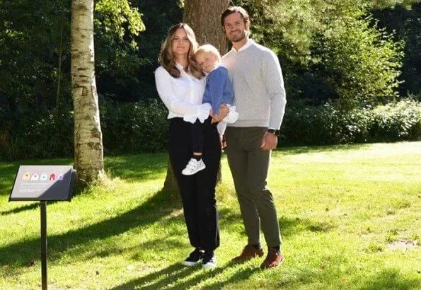 Prince Carl Philip, Princess Sofia and Prince Gabriel, Duke of Dalarna visited the Säterdalen nature reserve. Princess Sofia wore a beige blazer  by Andiata