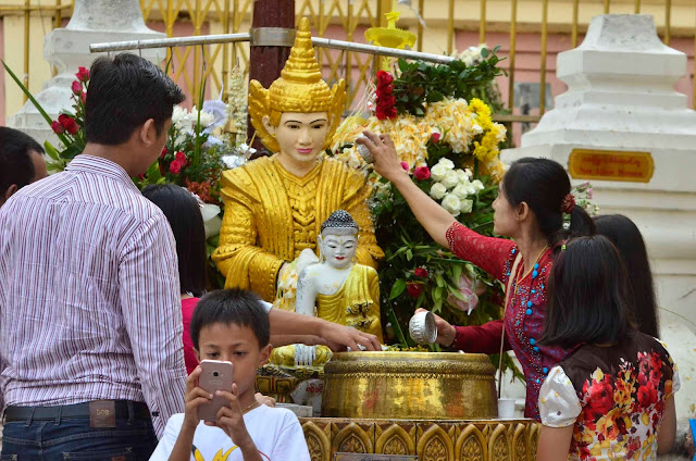 ႏွစ္ဆန္းတစ္ရက္ေန႔ (ဧျပီ ၁၇) ေရႊတိဂုံေစတီေတာ္ ျမင္ကြင္းမ်ား
