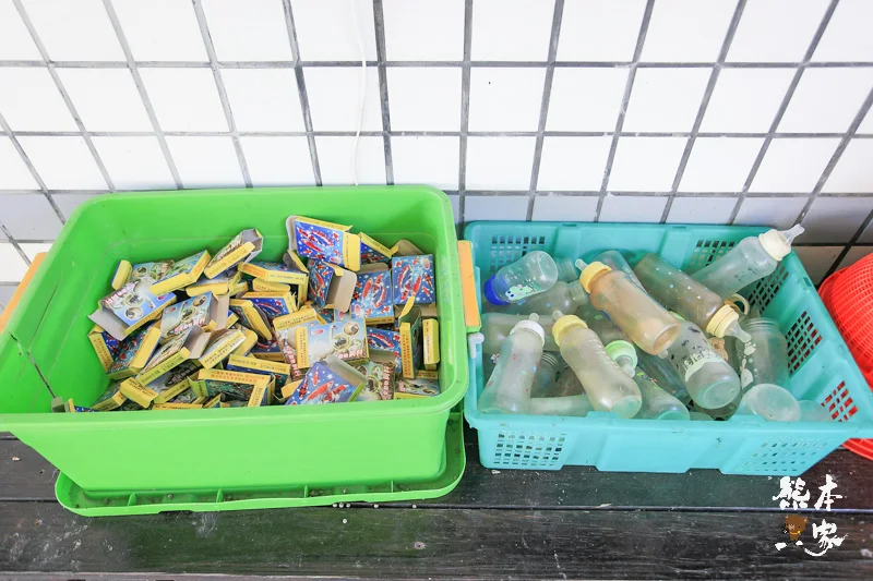 餵魚喝ㄋㄟㄋㄟ、碾米、拔蔥做蔥油餅|宜蘭親子農場DIY活動、童話村生態農場親子活動
