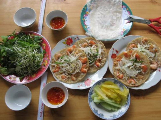 Bánh xèo tôm chảy nhìn là muốn ăn