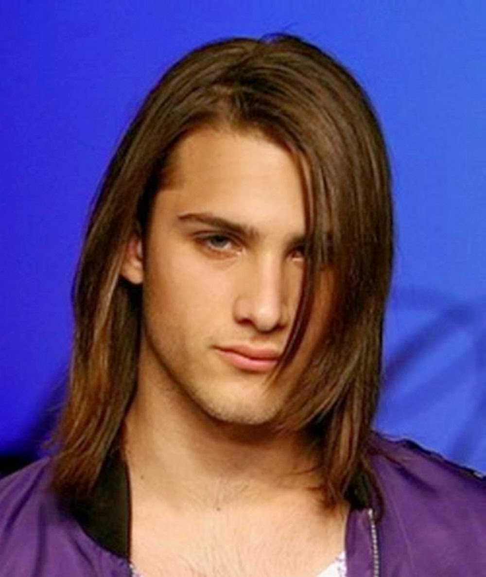 Молодежные мужские на длинные волосы. Мужские причёски с длинными волосами. Длинные мужские прически. Мужские стрижки на удлиненные волосы. Парни с длинными волосами.