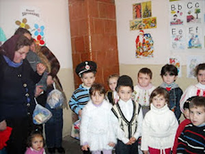 Beneficiari ai Fundaţiei - sat Rădineşti, Gorj 2011