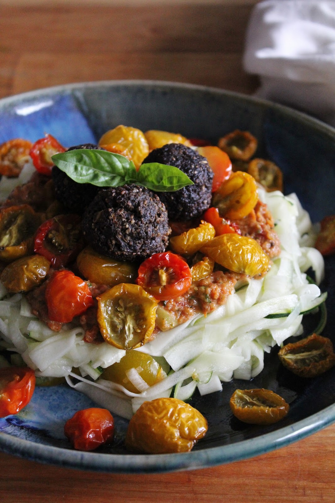 This Rawsome Vegan Life marinated zucchini noodles with tomato basil