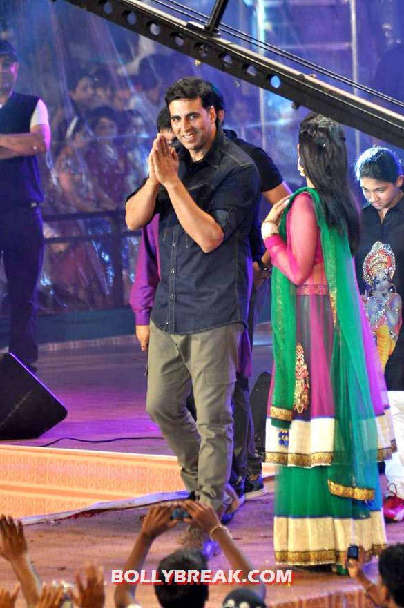 Akshay Kumar - (4) - Bollywood Celebs Dahi Handi Celebration Pics 2012