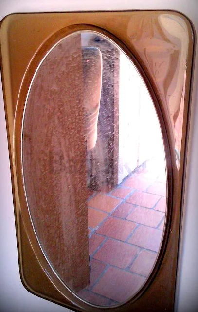 Espejo de acrílico restaurado. Decoupage y laqueado. (B339) Babuska