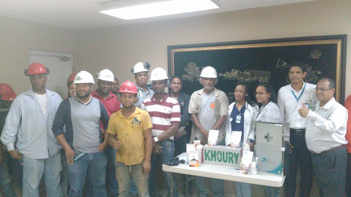 BARAHONA ARS Renacer realiza Operativo Médico empleados Block Khoury Industrial. Campesino