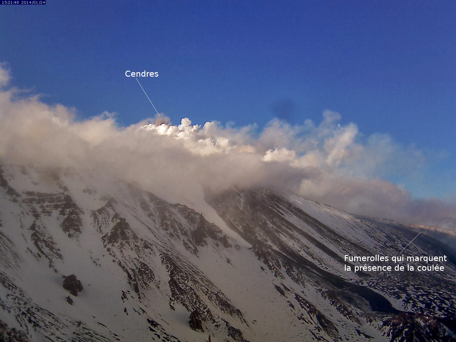 Cendres sur le volcan Etna, 24 janvier 2014 Cendres sur le volcan Etna, 24 janvier 2014