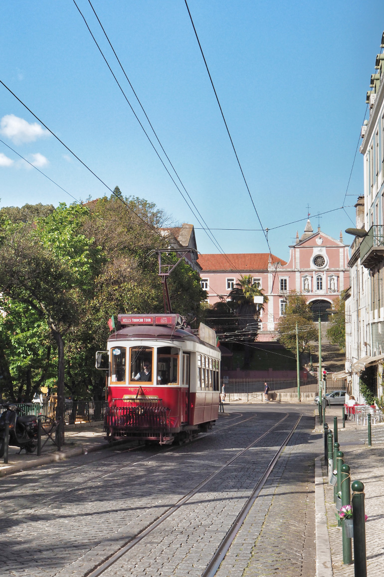 Tramway électrico à Lisbonne au Portugal