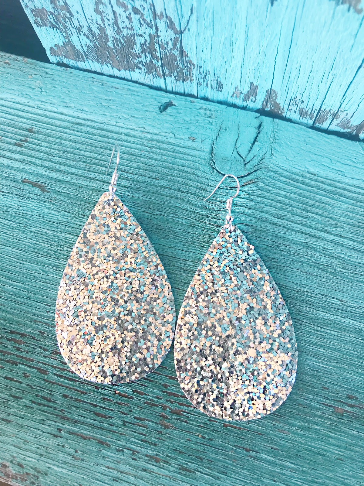 {DIY Faux Leather Earrings // Cricut project} HALL AROUND TEXAS