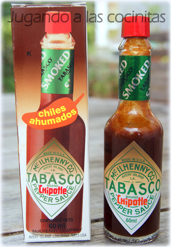 Jugando a las cocinitas Nuevo TABASCO® Chipotle (chiles ahumados)