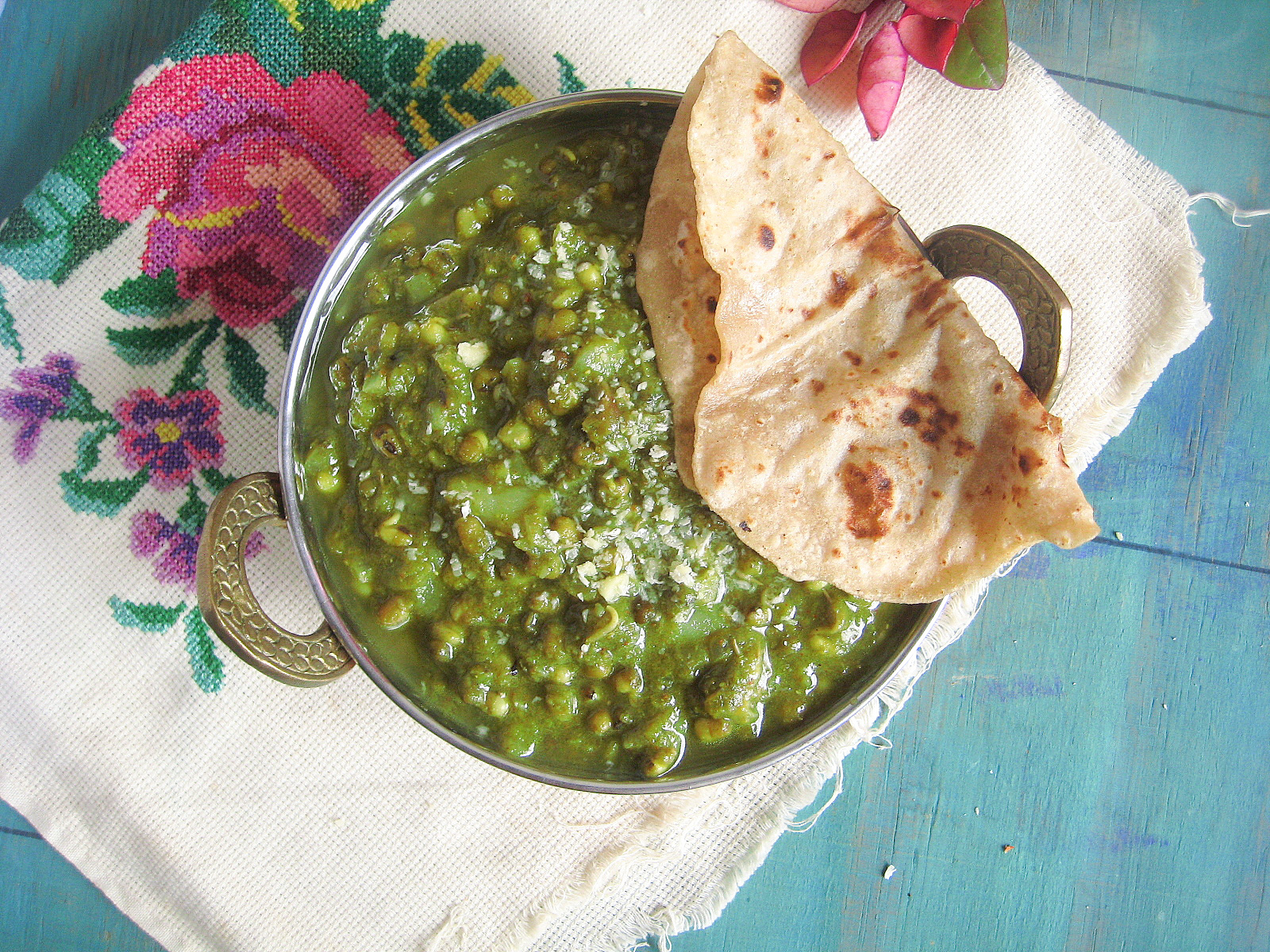 madhuri's kitchen Palak Sabji / Palak recipes / Alfalfa sprouts recipes