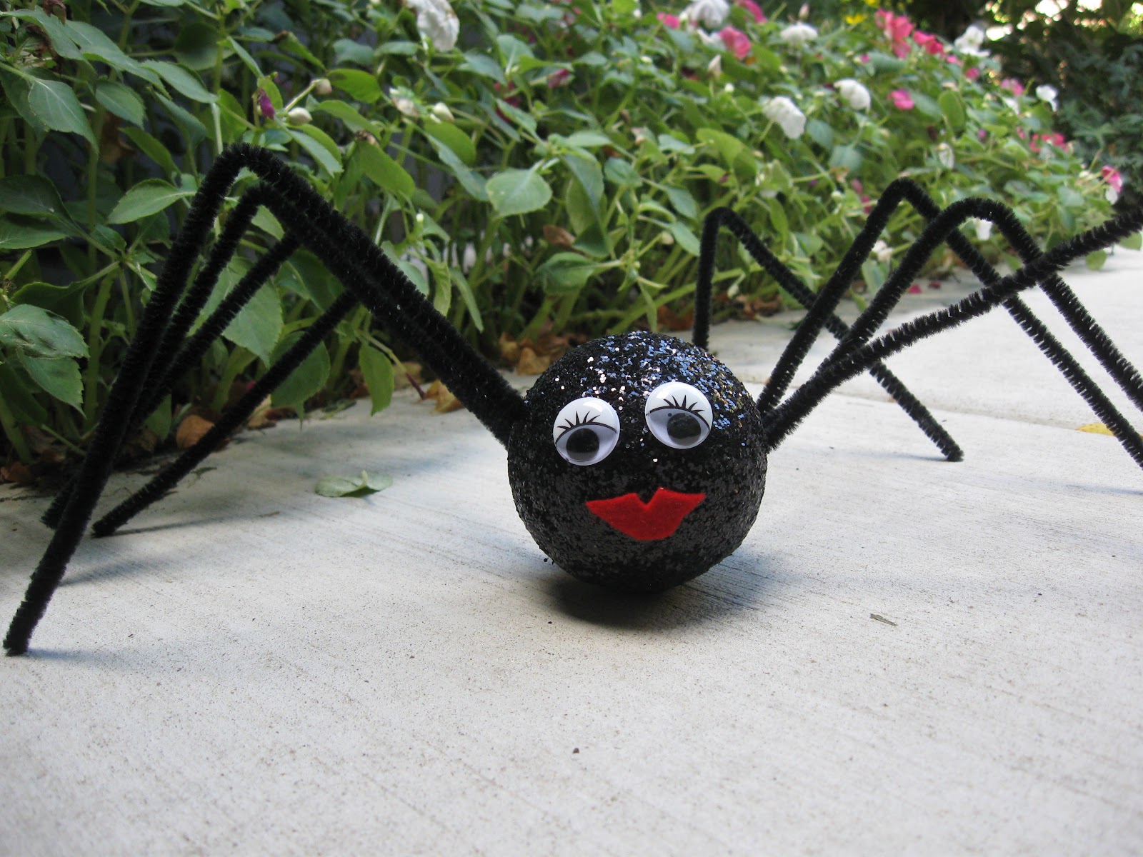 Craft Klatch ® Halloween Glitter Spider Craft Tutorial