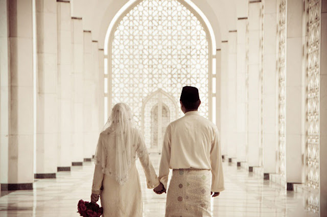 Cinta itu Makanan Jiwa, Entah Halal atau Haram, Kamu yang Menentukan! Cinta itu Makanan Jiwa, Entah Halal atau Haram, Kamu yang Menentukan!