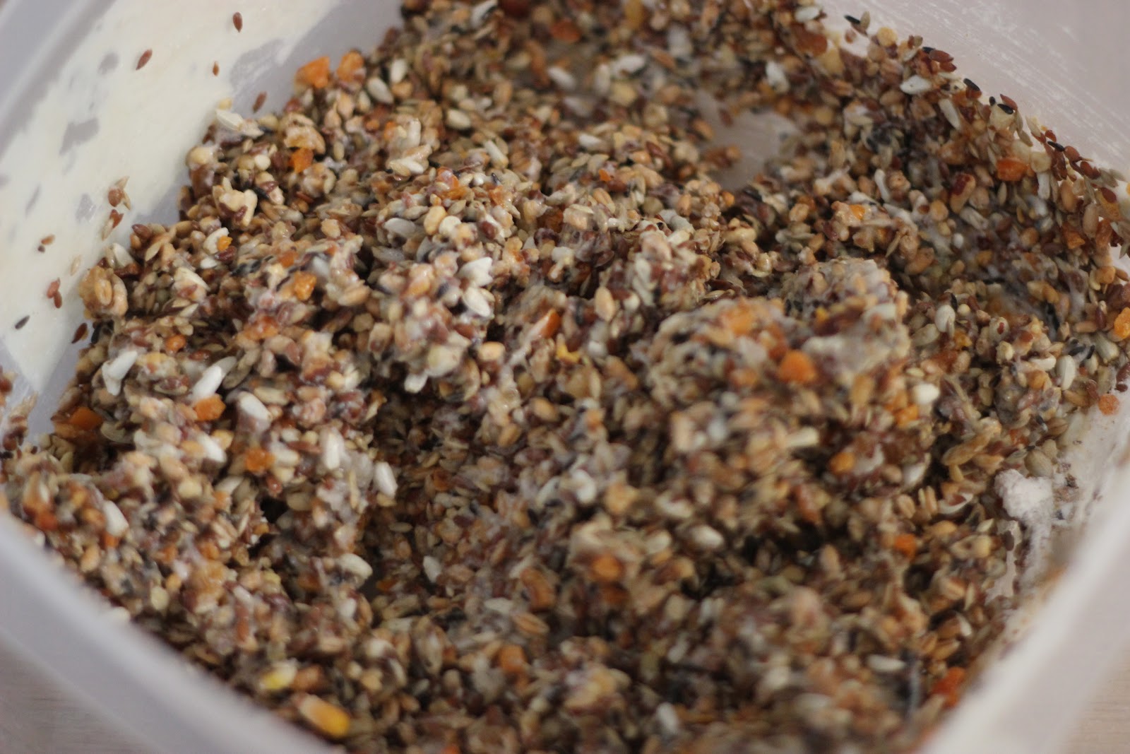 playbluej Easy, Peasy Homemade Bird Feeders