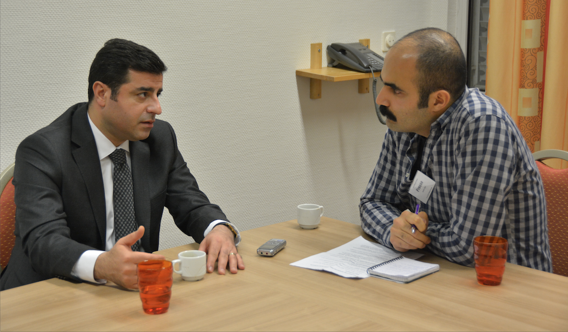 Selahattin Demirtaş İnisiyatifi halk aldı